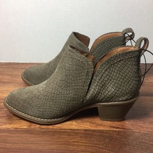 Universal Thread Womens Sz/5.5 "Ruby"  Ankle Boots